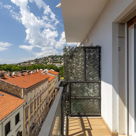 Апартаменты Sea View Terrace House